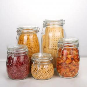 Round sealed glass jar with bayonet
